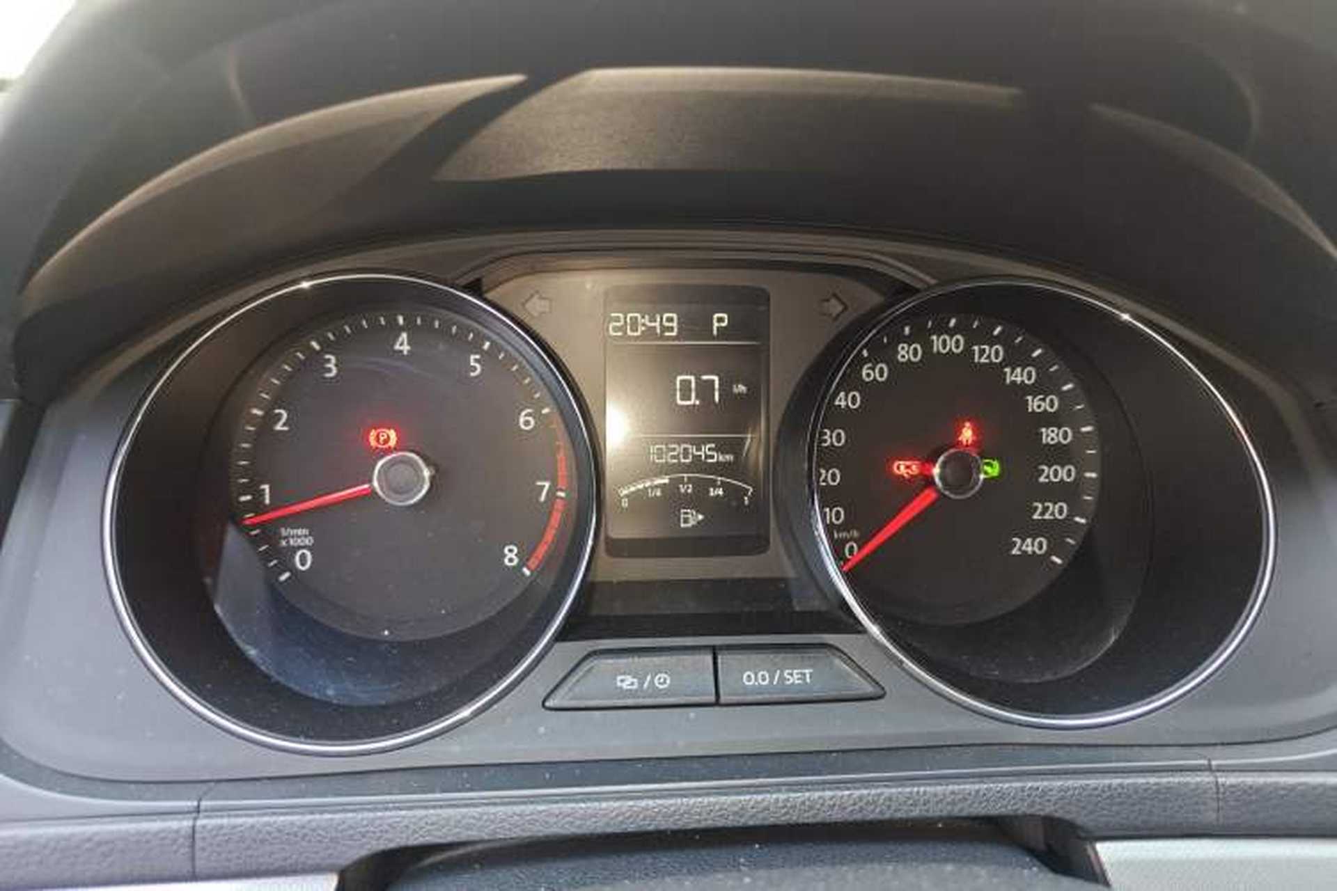 Used Volkswagen Lavida 2015 230TSI DSG Comfort Edition Odometer Close Up