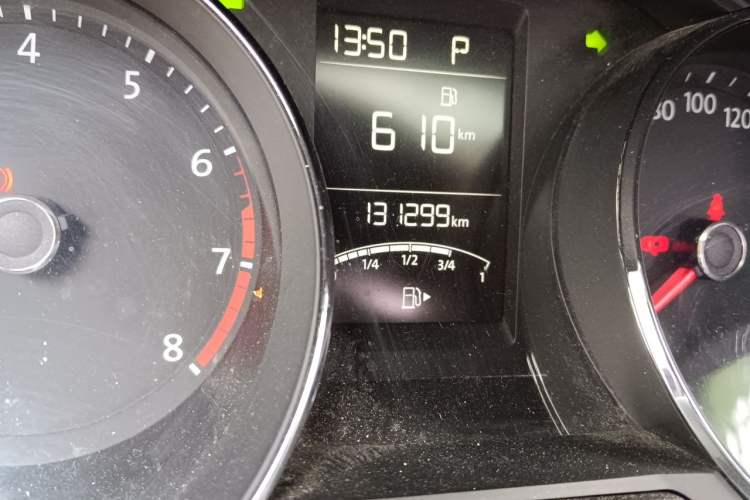 Used Volkswagen Lavida 2015 1.6L Automatic Comfort Edition Odometer Close Up