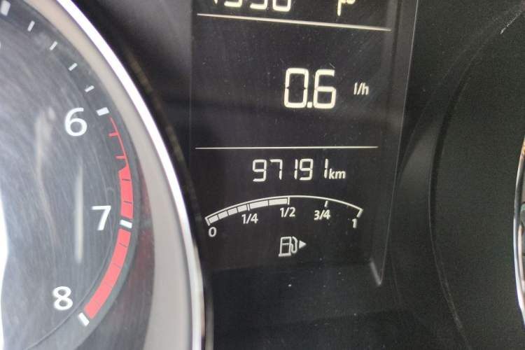 Used Volkswagen Lavida 2015 1.6L Automatic Comfort Edition Odometer Close Up