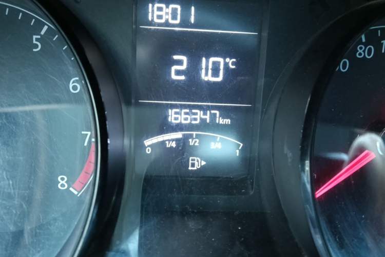Used Volkswagen Lavida 2015 1.6L Manual Fashion Edition Odometer Close Up