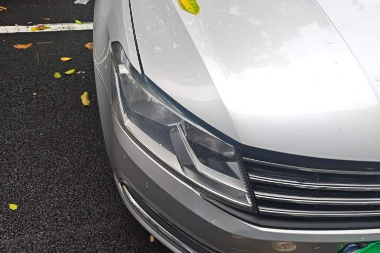 Used Volkswagen Lavida 2015 1.6L Automatic Comfort Edition Right Front Headlight