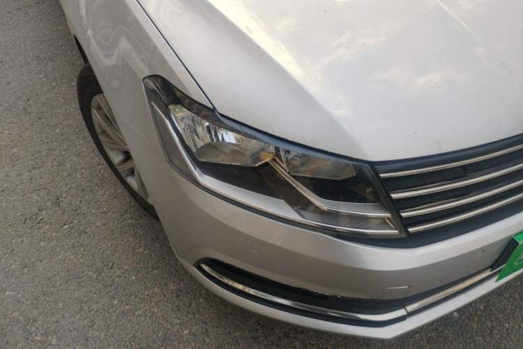 Used Volkswagen Lavida 2015 1.6L Manual Comfort Edition Right Front Headlight