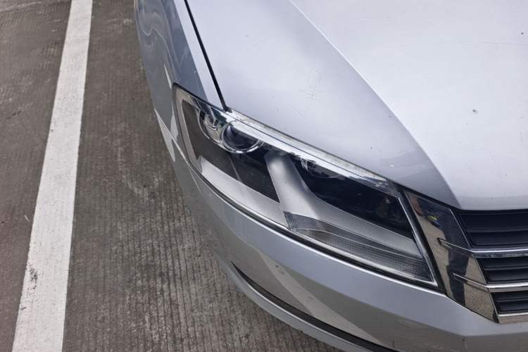 Used Volkswagen Lavida 2015 1.6L Automatic Fashion Edition Right Front Headlight