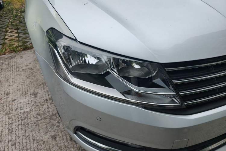 Used Volkswagen Lavida 2015 1.6L Automatic Comfort Edition Right Front Headlight
