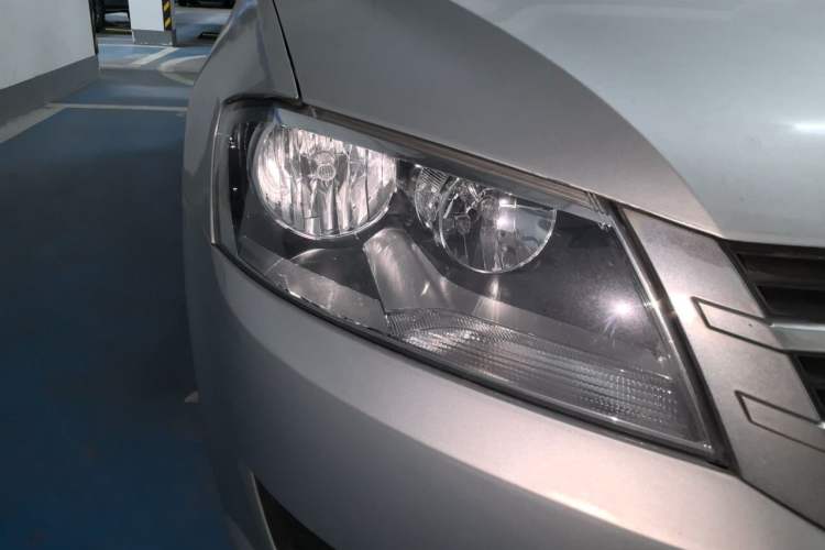 Used Volkswagen Lavida 2015 1.6L Manual Fashion Edition Right Front Headlight