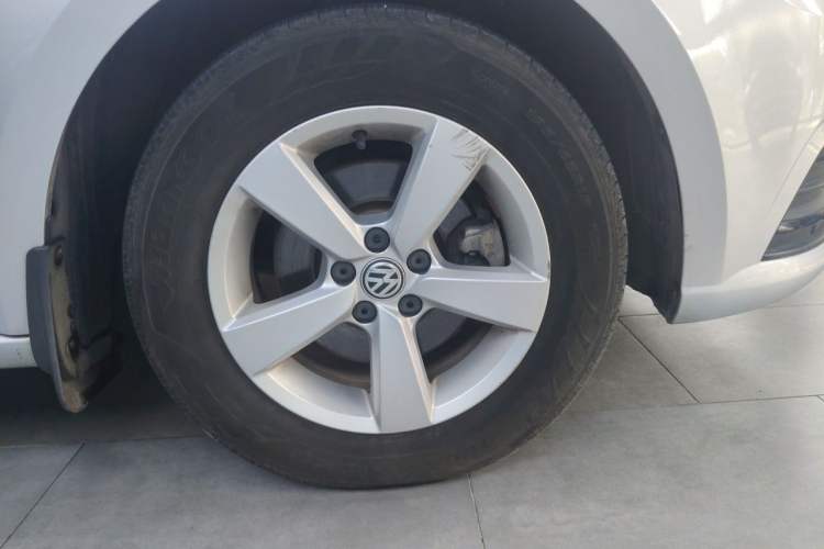 Used Volkswagen Lavida 2015 1.6L Manual Fashion Edition Right Front Wheel Hub