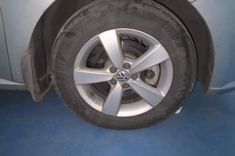 Used Volkswagen Lavida 2015 1.6L Manual Fashion Edition Right Front Wheel Hub