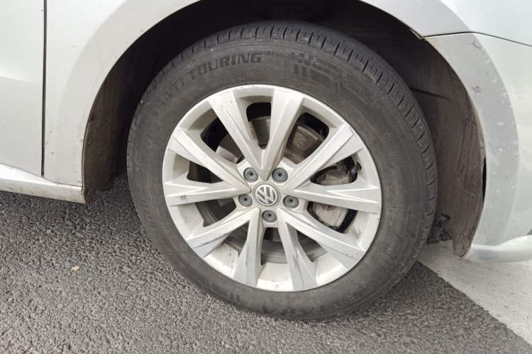 Used Volkswagen Lavida 2015 1.6L Automatic Comfort Edition Right Front Wheel Hub