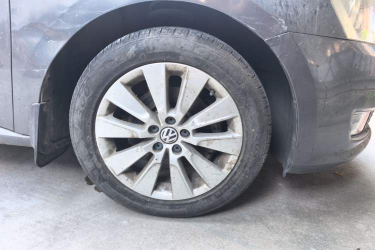 Used Volkswagen Lavida 2015 1.6L Manual Comfort Edition Right Front Wheel Hub