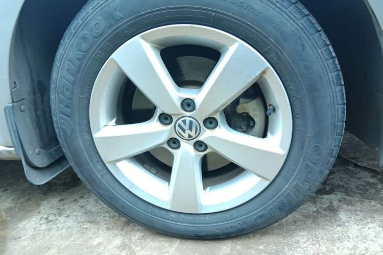 Used Volkswagen Lavida 2015 1.6L Manual Fashion Edition Right Front Wheel Hub