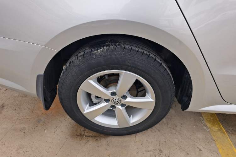 Used Volkswagen Lavida 2015 1.6L Manual Fashion Edition Right Rear Wheel Hub
