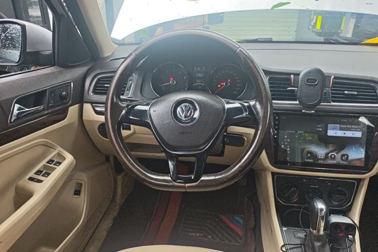 Used Volkswagen Lavida 2015 1.6L Automatic Comfort Edition Steering Wheel