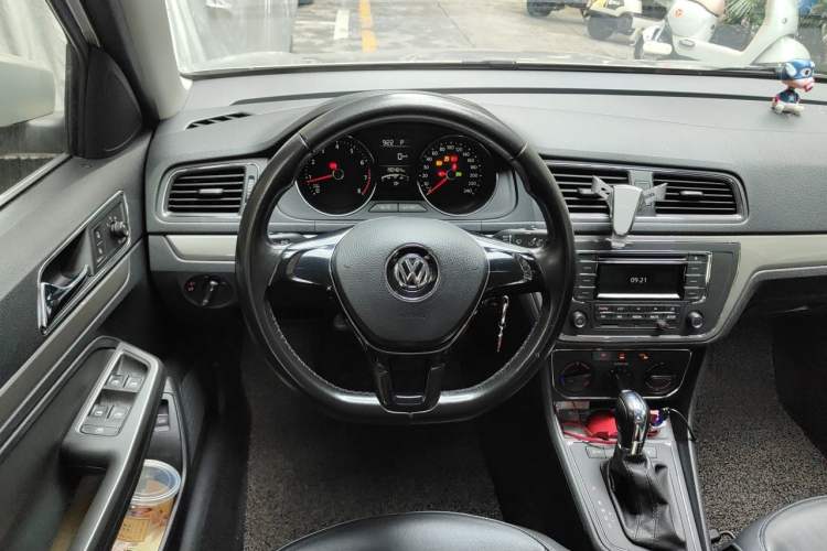 Used Volkswagen Lavida 2015 1.6L Automatic Comfort Edition Steering Wheel