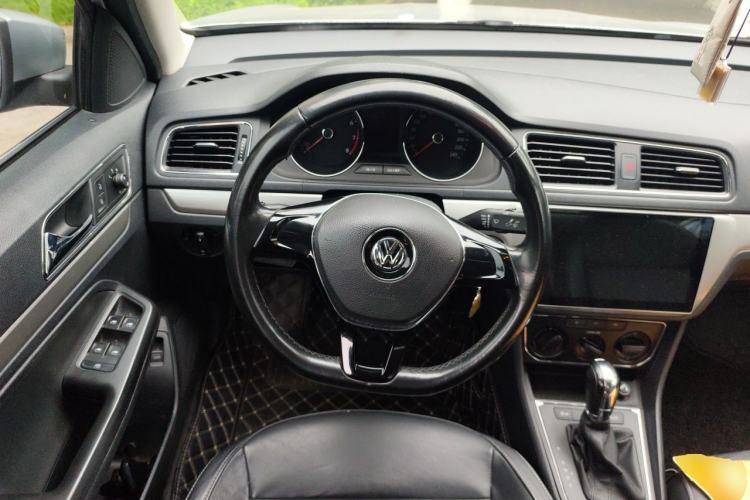 Used Volkswagen Lavida 2015 1.6L Automatic Comfort Edition Steering Wheel