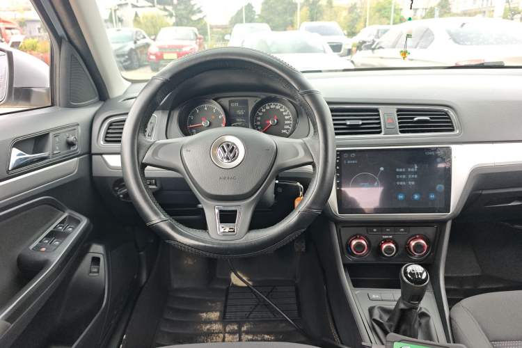 Used Volkswagen Lavida 2015 1.6L Manual Fashion Edition Steering Wheel