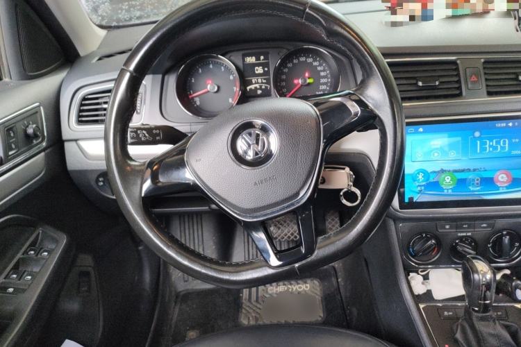 Used Volkswagen Lavida 2015 1.6L Automatic Comfort Edition Steering Wheel