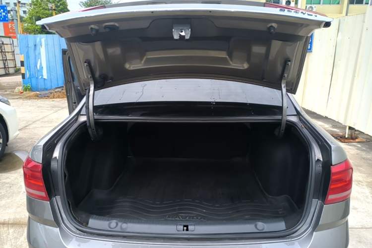 Used Volkswagen Lavida 2015 230TSI DSG Comfort Edition Trunk