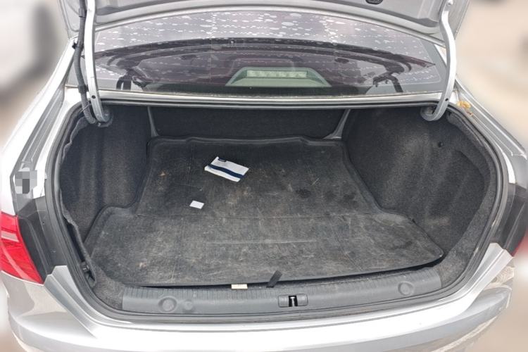Used Volkswagen Lavida 2015 1.6L Automatic Fashion Edition Trunk