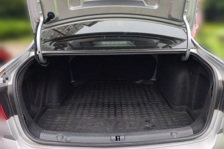 Used Volkswagen Lavida 2015 1.6L Automatic Comfort Edition Trunk