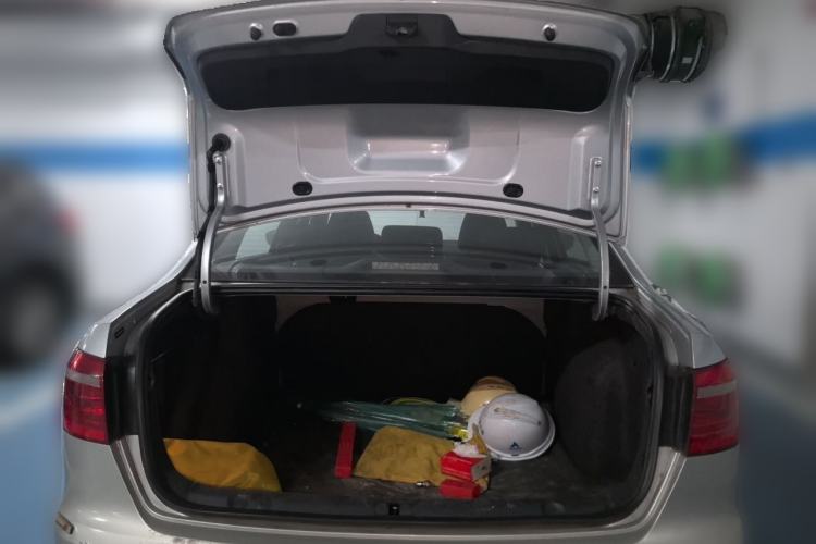 Used Volkswagen Lavida 2015 1.6L Manual Fashion Edition Trunk