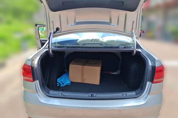 Used Volkswagen Lavida 2015 1.6L Automatic Fashion Edition Trunk