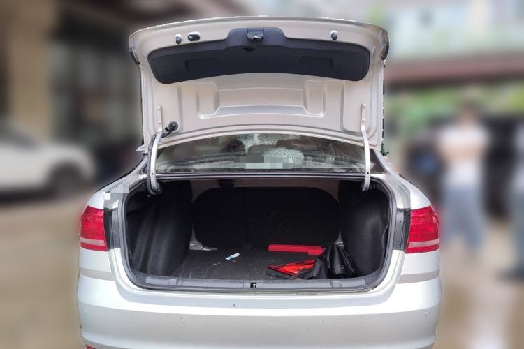 Used Volkswagen Lavida 2015 1.6L Automatic Comfort Edition Trunk