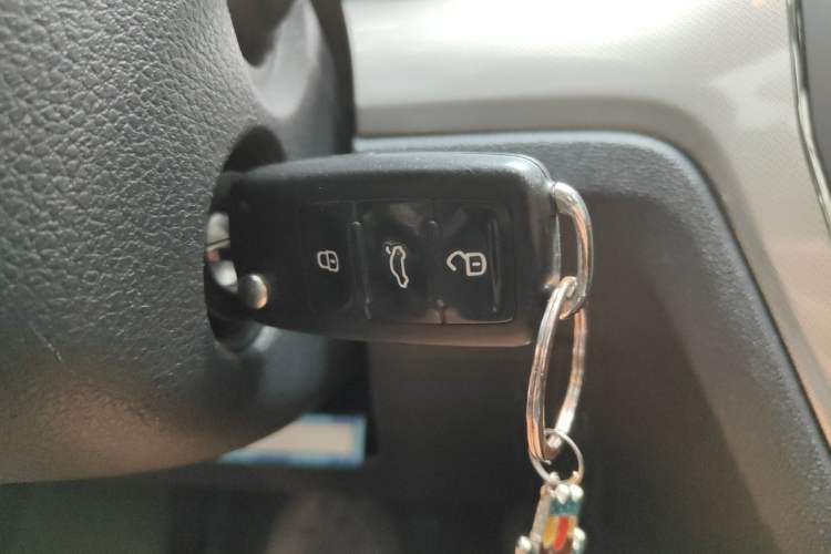 Used Volkswagen Lavida 2015 1.6L Automatic Comfort Edition Vehicle Key