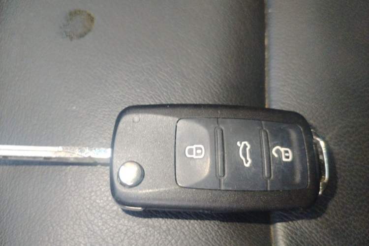 Used Volkswagen Lavida 2015 1.6L Manual Comfort Edition Vehicle Key