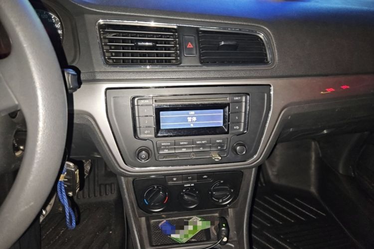 Used Volkswagen Lavida 2015 1.6L Manual Fashion Edition Audio And AC Panel