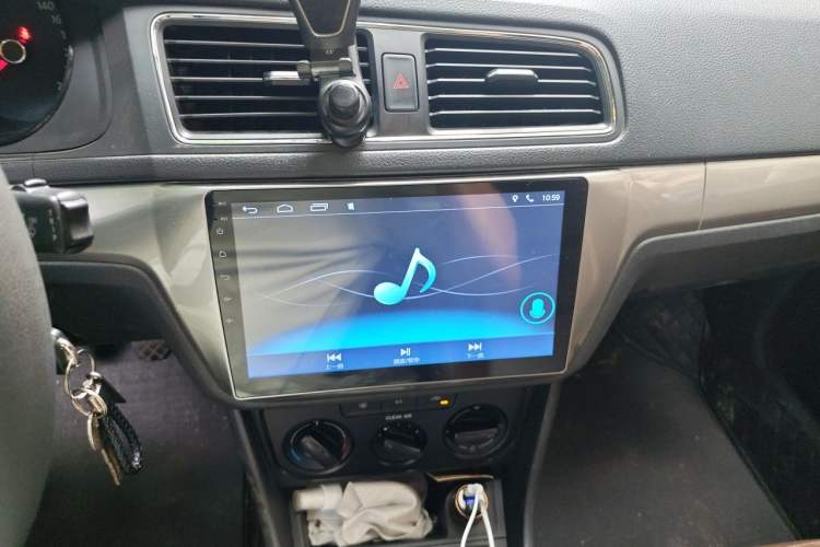 Used Volkswagen Lavida 2015 1.6L Manual Fashion Edition Audio And AC Panel
