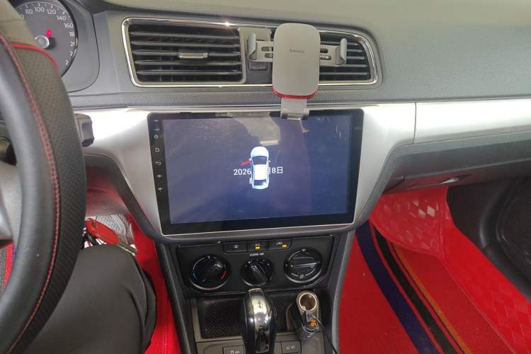 Used Volkswagen Lavida 2015 1.6L Automatic Fashion Edition Audio And AC Panel