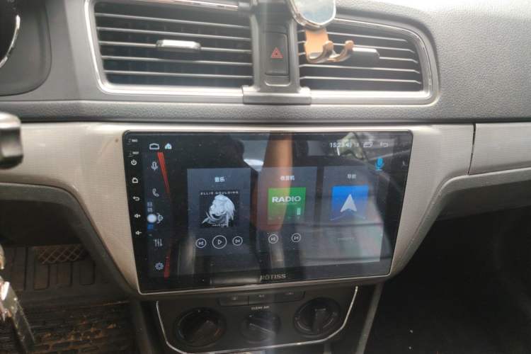 Used Volkswagen Lavida 2015 1.6L Automatic Comfort Edition Audio And AC Panel