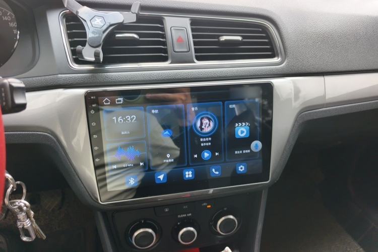 Used Volkswagen Lavida 2015 1.6L Manual Fashion Edition Audio And AC Panel