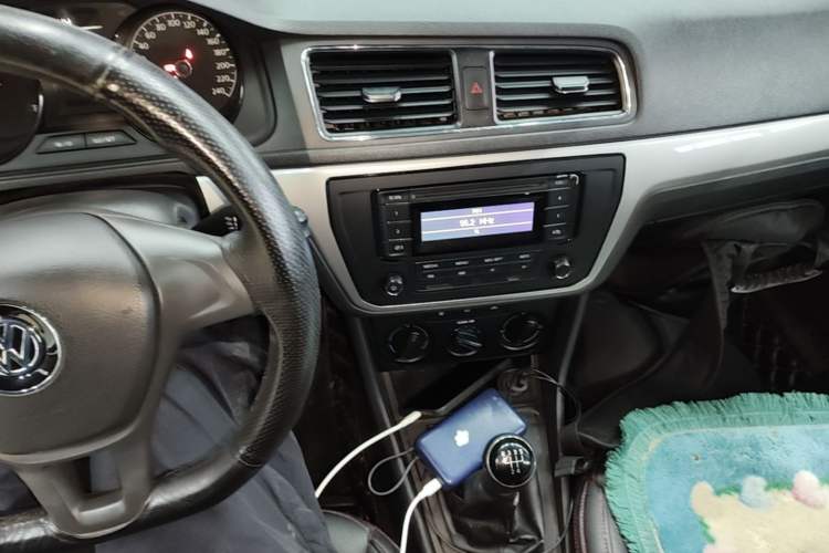 Used Volkswagen Lavida 2015 1.6L Manual Fashion Edition Audio And AC Panel