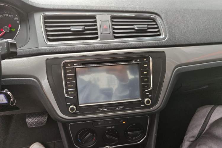 Used Volkswagen Lavida 2015 230TSI DSG Comfort Edition Audio And AC Panel