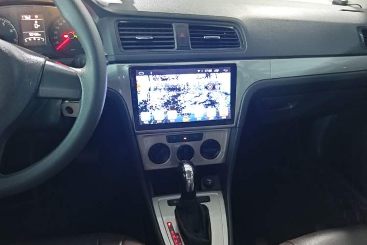 Used Volkswagen Lavida 2015 1.6L Automatic Fashion Edition Audio And AC Panel