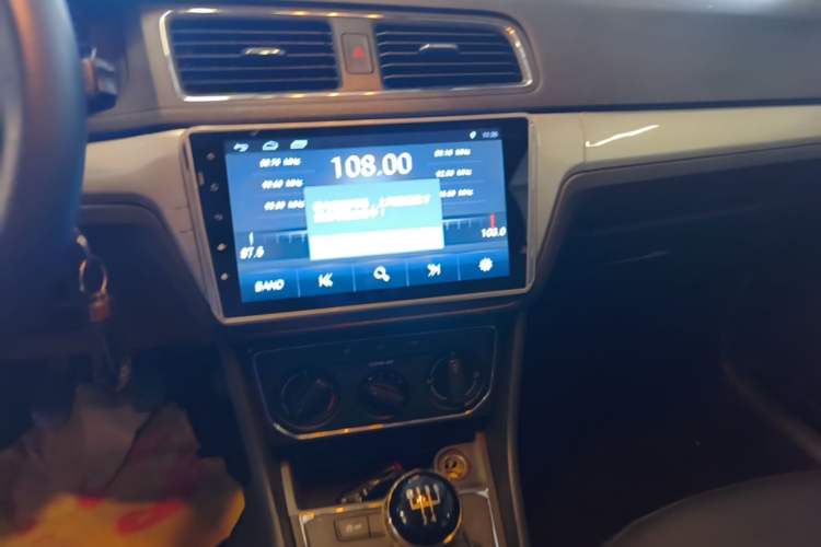 Used Volkswagen Lavida 2015 1.6L Manual Comfort Edition Audio And AC Panel