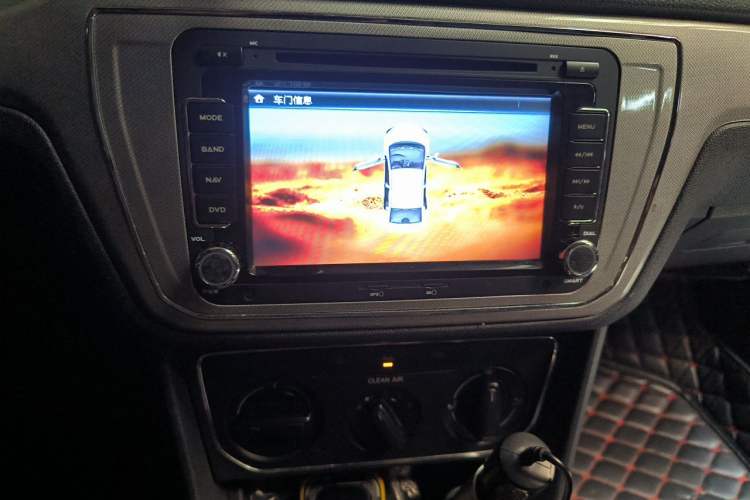 Used Volkswagen Lavida 2015 1.6L Manual Comfort Edition Audio And AC Panel