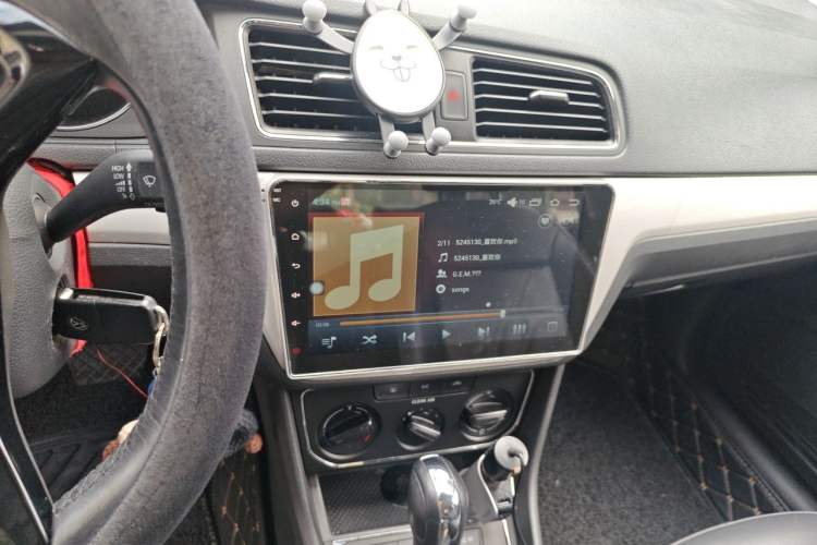 Used Volkswagen Lavida 2015 1.6L Automatic Comfort Edition Audio And AC Panel
