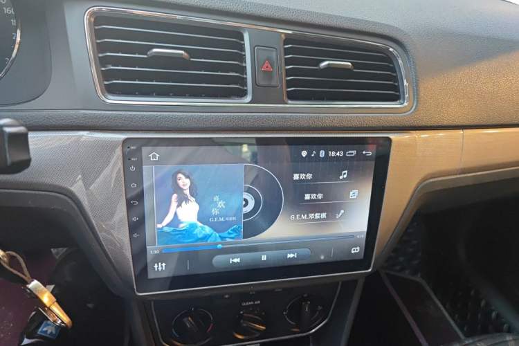 Used Volkswagen Lavida 2015 1.6L Manual Comfort Edition Audio And AC Panel