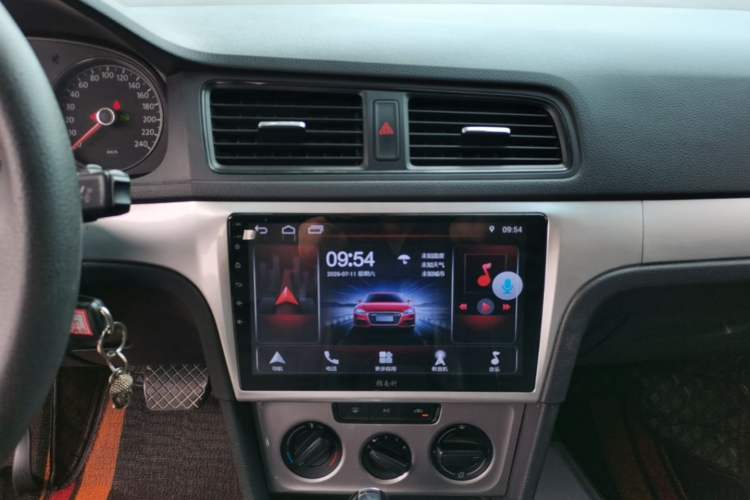 Used Volkswagen Lavida 2015 1.6L Automatic Fashion Edition Audio And AC Panel