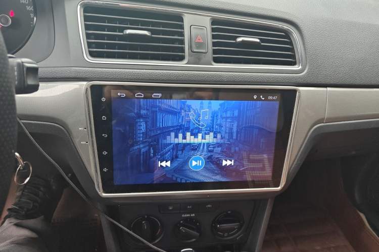Used Volkswagen Lavida 2015 1.6L Automatic Fashion Edition Audio And AC Panel