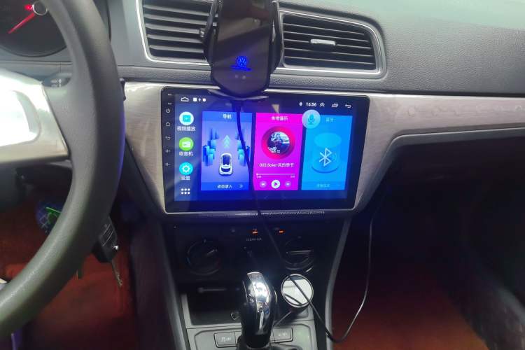 Used Volkswagen Lavida 2015 1.6L Automatic Fashion Edition Audio And AC Panel