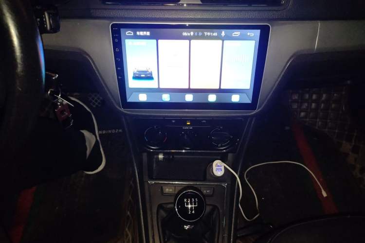Used Volkswagen Lavida 2015 1.6L Manual Comfort Edition Audio And AC Panel