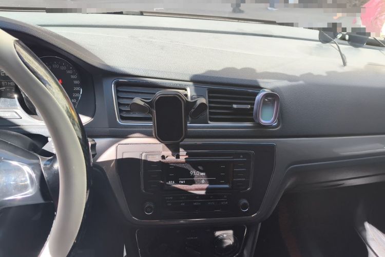 Used Volkswagen Lavida 2015 230TSI Manual Comfort Edition Audio And AC Panel