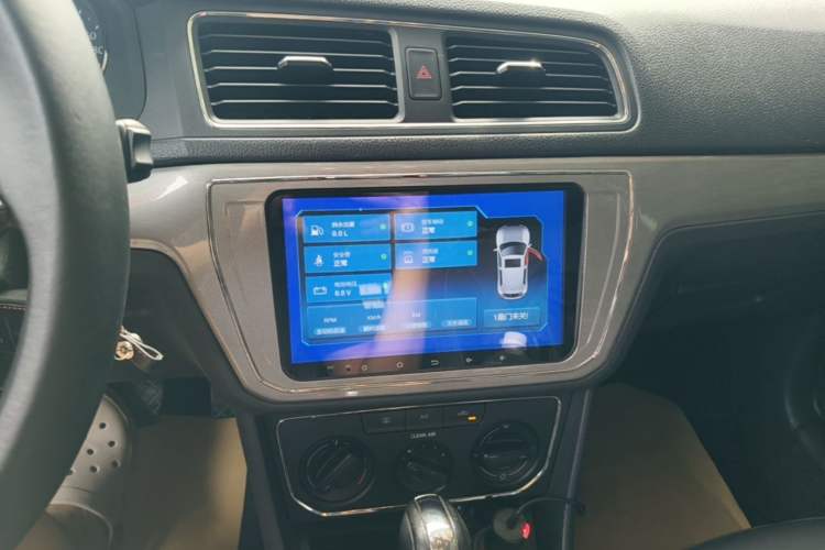 Used Volkswagen Lavida 2015 1.6L Automatic Comfort Edition Audio And AC Panel