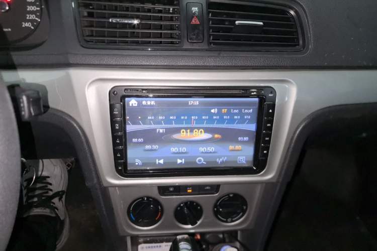 Used Volkswagen Lavida 2015 1.6L Automatic Fashion Edition Audio And AC Panel