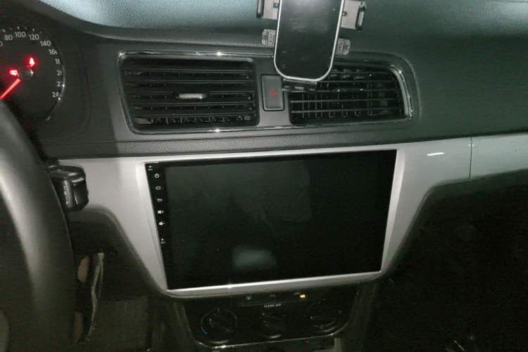 Used Volkswagen Lavida 2015 1.6L Automatic Comfort Edition Audio And AC Panel