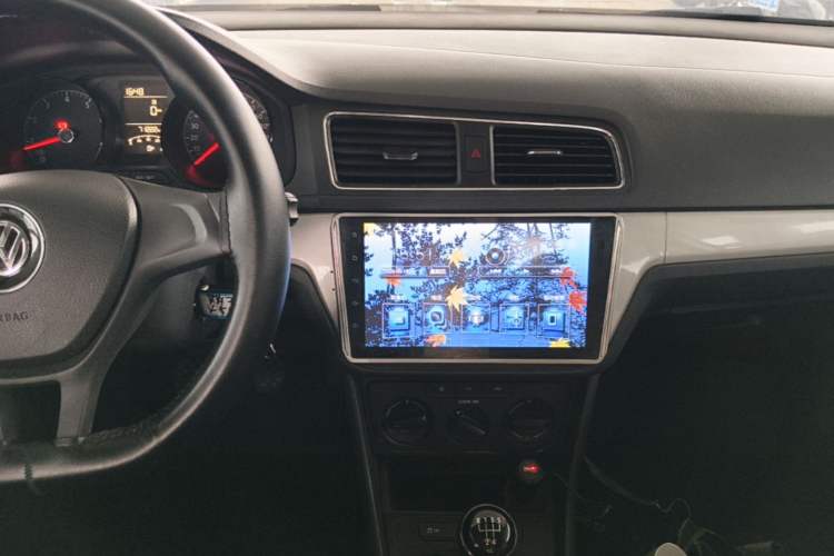Used Volkswagen Lavida 2015 1.6L Manual Fashion Edition Audio And AC Panel