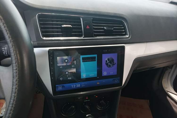Used Volkswagen Lavida 2015 1.6L Automatic Fashion Edition Audio And AC Panel
